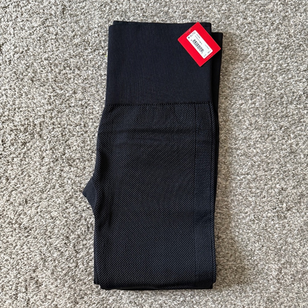 NWT Spanx Sculpting Ribbed Leggings